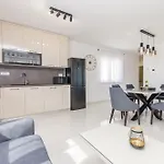 Apartments Luxury Villa V2 With Rooftop Vir