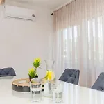 Apartments Luxury Villa V2 With Rooftop * Vir