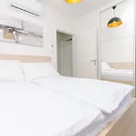 Luxury V2 With Rooftop Vir
