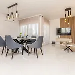 Apartments Luxury Villa V2 With Rooftop Vir