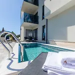 Lägenhet Apartments Luxury Villa V2 With Rooftop Vir
