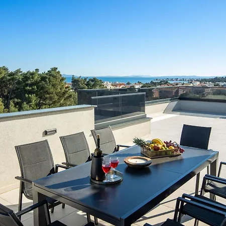 V2 With Rooftop Apartman