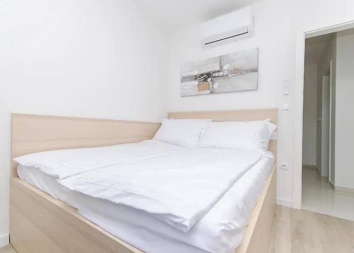 V2 With Rooftop Apartman *