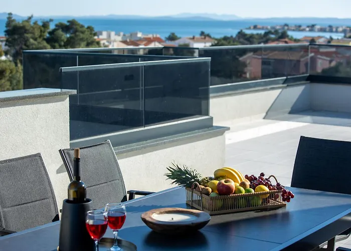 V2 With Rooftop Apartman *