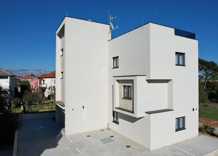 V2 With Rooftop Apartman Vir
