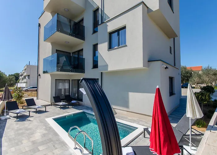 V2 With Rooftop Apartman Vir