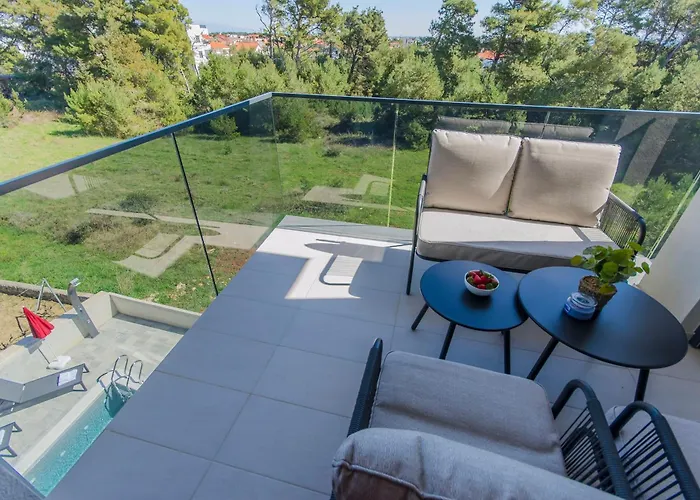 V2 With Rooftop Apartman *