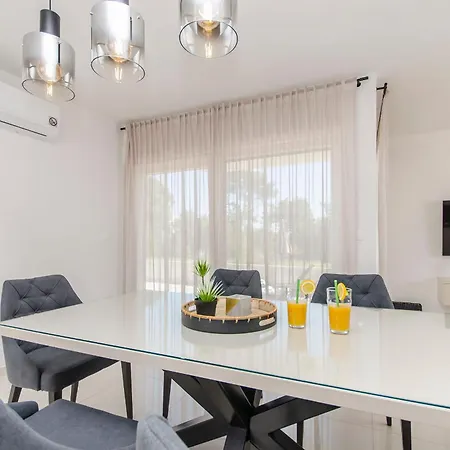 Apartamento V2 With Rooftop Vir