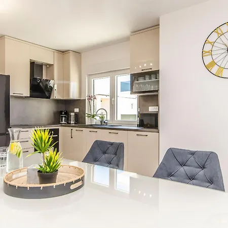 V2 With Rooftop * Vir