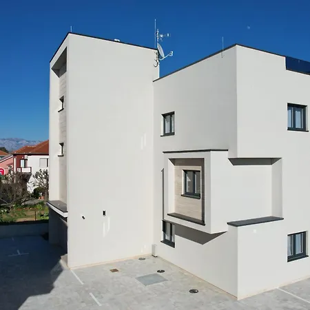 V2 With Rooftop Apartamento Vir