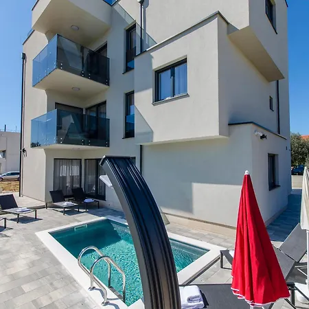 V2 With Rooftop Apartamento Vir