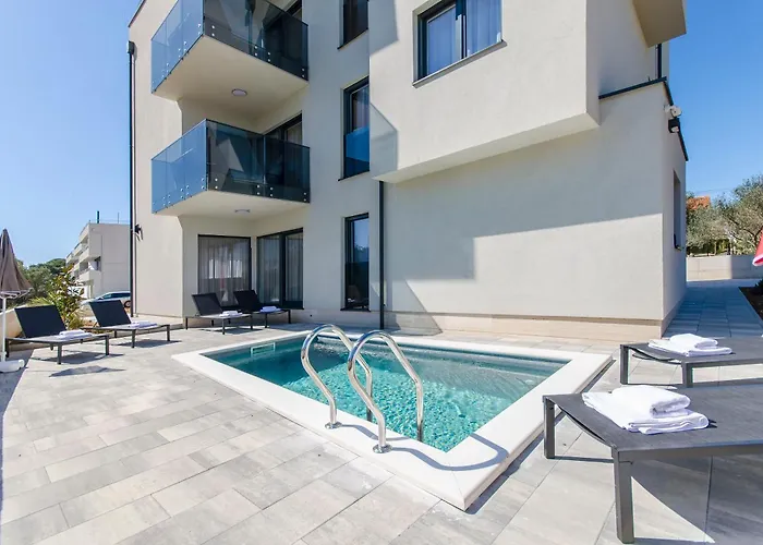 V2 With Rooftop Апартаменты