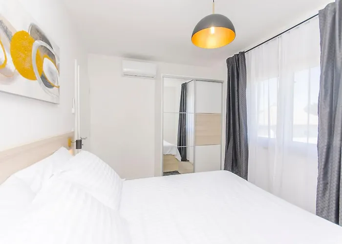 V2 With Rooftop Apartamento Vir