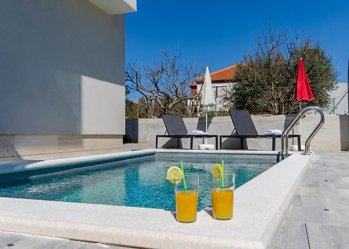 V2 With Rooftop Апартаменты